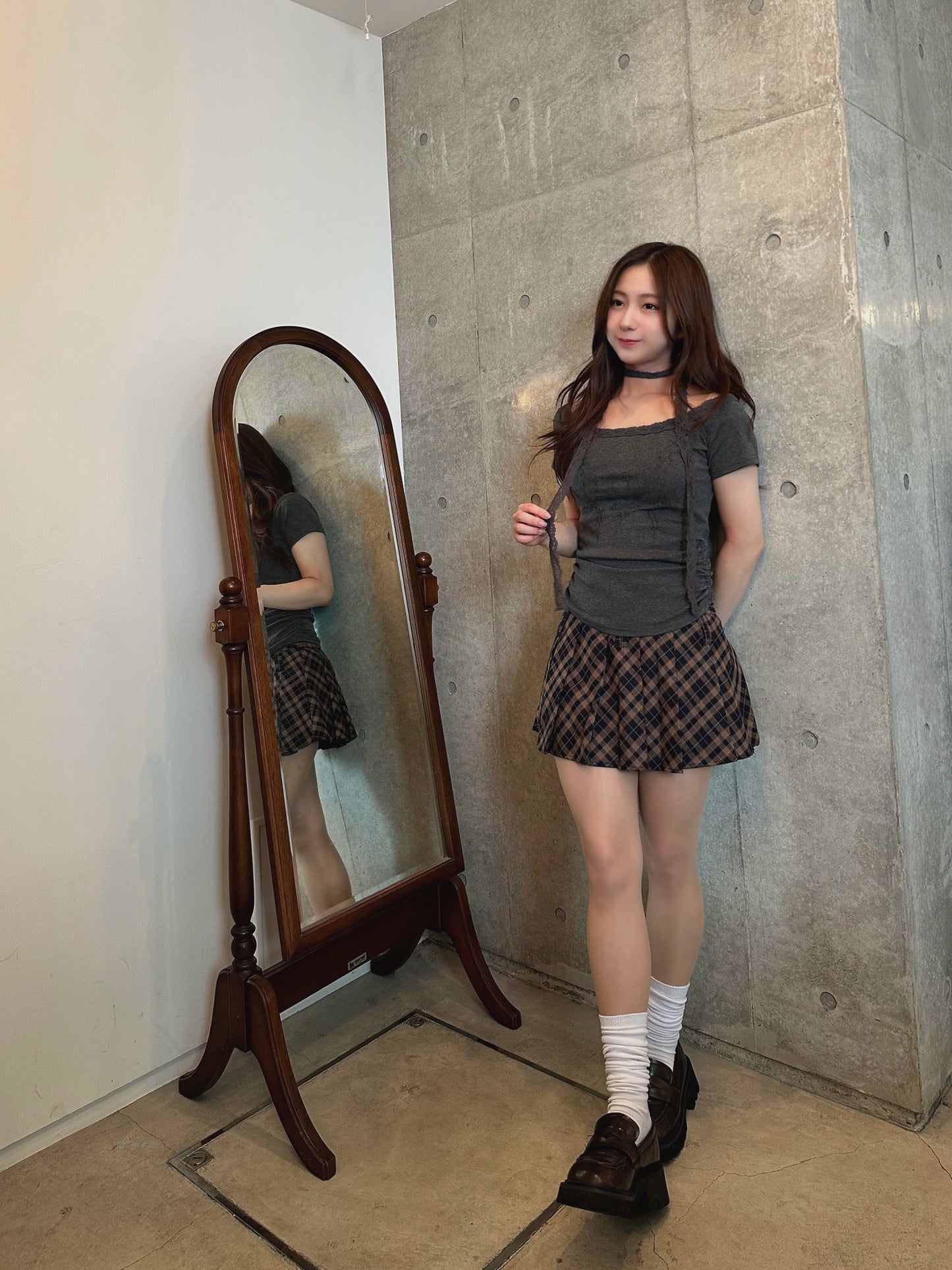 フリルカラーチョークTシャツ