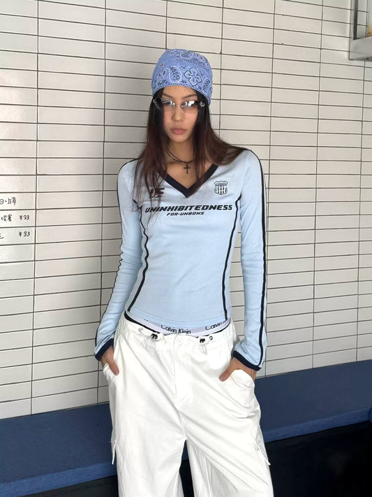 スリムフィットVネックコントラストTシャツ(本番用)